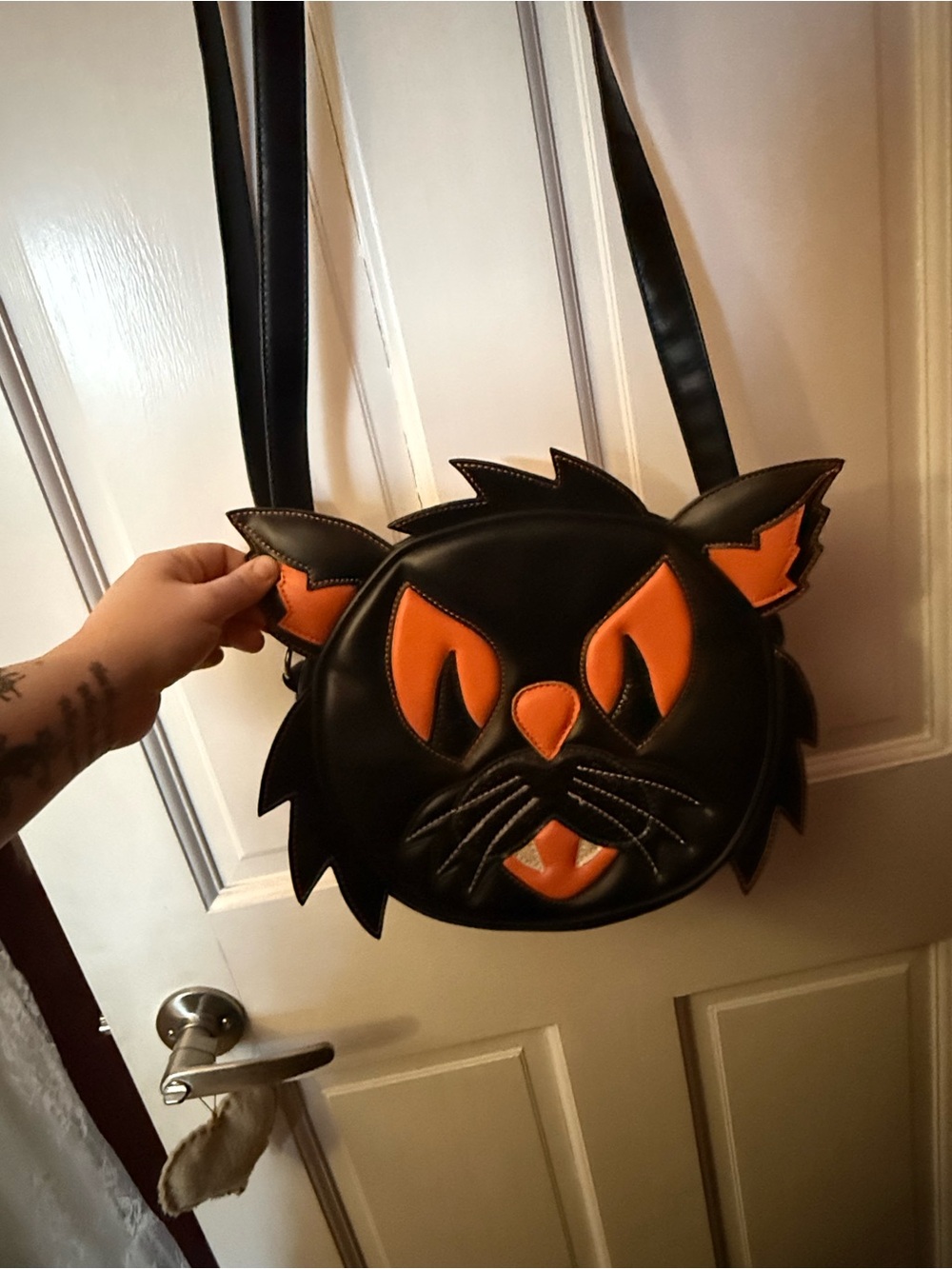 Love Pain Stitches Pumpkin Kult Cat Halloween Black & Orange Face Crossbody Bag - Picture 6 of 6